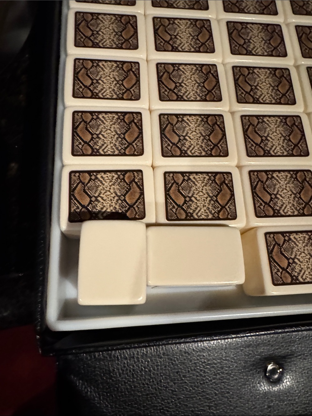 Traditional Chinese Mahjong Set in White with Green and Red Accents - Picture 6 of 7